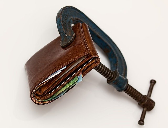 picture of wallet clamped shut