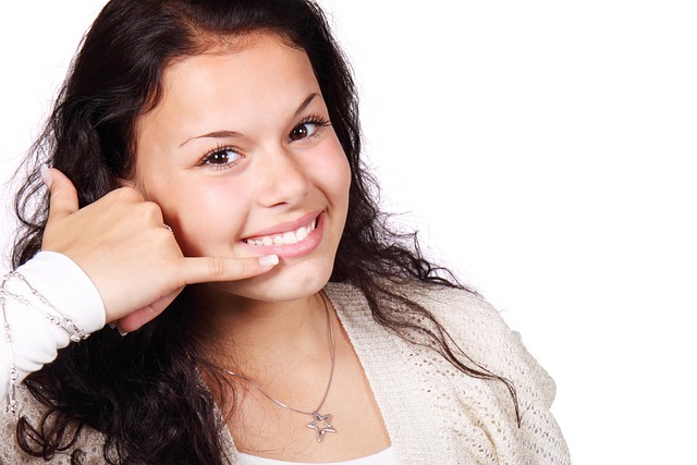 picture of girl mimicking phone call